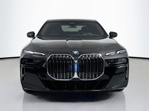 Used 2025 BMW 740i xDrive AWD/4WD image 2
