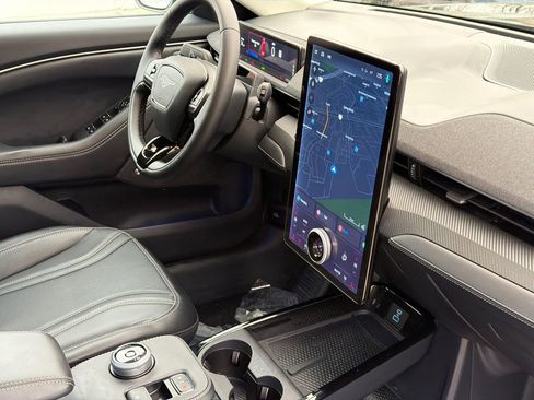 Used 2024 Ford Mustang Mach-E Premium image 9