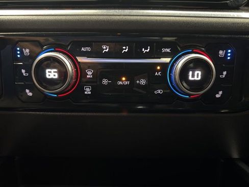 Used 2022 GMC Sierra 1500 SLT w/ SLT Premium Plus Package AWD/4WD image 20