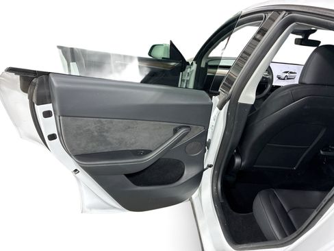 Certified 2023 Tesla Model Y Long Range AWD/4WD image 10