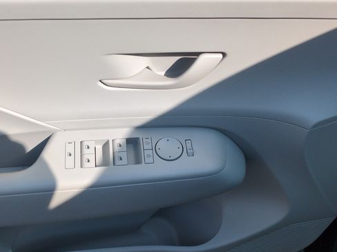 Used 2025 Hyundai Kona SEL FWD image 12