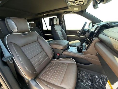 Used 2026 GMC Yukon Denali Ultimate AWD/4WD image 16