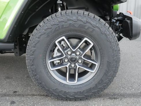 New 2025 Jeep Gladiator Mojave w/ Convenience Group image 13