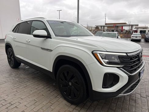 Certified 2025 Volkswagen Atlas Cross Sport SE image 8