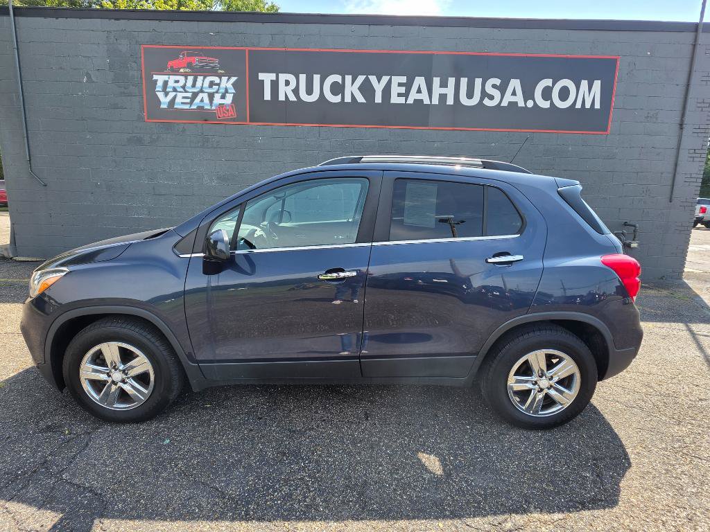 Used 2018 Chevrolet Trax LT w/ LT Convenience Package FWD image 2