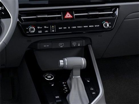 Used 2025 Kia Niro EX image 23