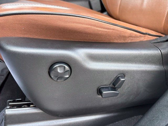 Used 2020 Jeep Grand Cherokee Overland AWD/4WD image 22
