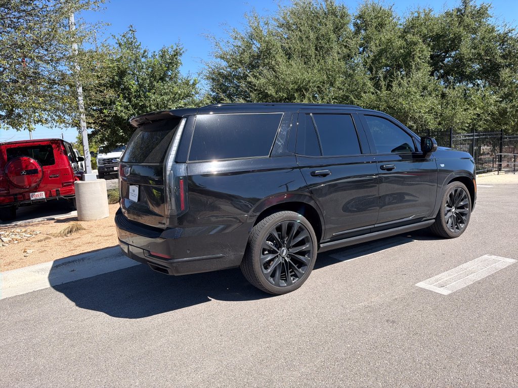 Used 2026 Cadillac Escalade Platinum Sport w/ LPO, ONYX Package AWD/4WD image 9