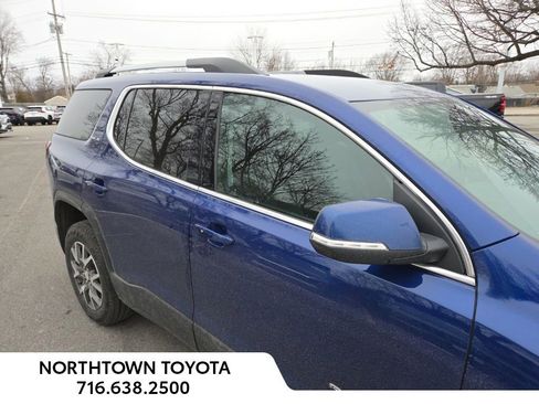 Used 2023 GMC Acadia SLE w/ Driver Convenience Package image 3