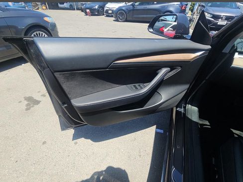Used 2023 Tesla Model 3 Standard Range RWD image 9