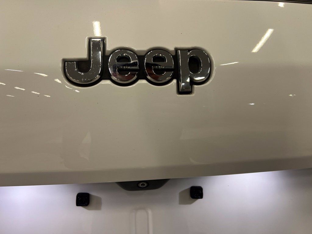 Certified 2023 Jeep Grand Cherokee L Laredo RWD image 10