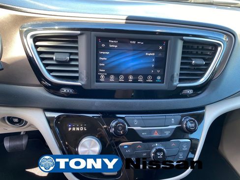 Used 2021 Chrysler Voyager Lxi image 16