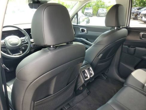 Used 2024 Kia Sorento S w/ Panoramic Sunroof Package FWD image 11