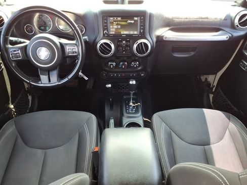Used 2016 Jeep Wrangler Unlimited Sahara w/ Connectivity Group AWD/4WD image 13