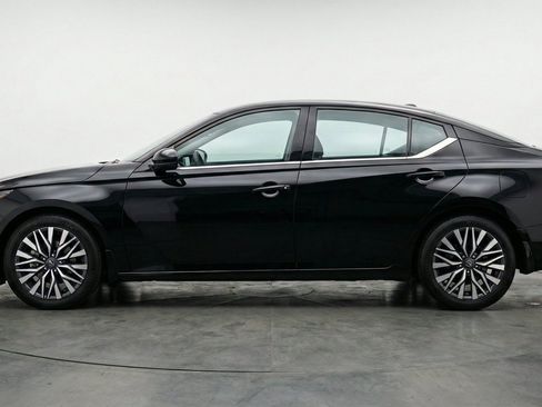 Used 2025 Nissan Altima 2.5 SV FWD image 5