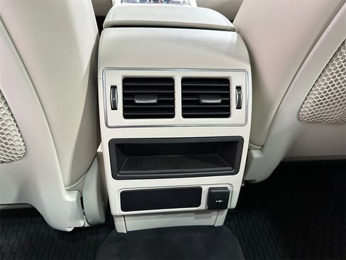 Used 2023 Jaguar F-PACE R-Dynamic S image 21