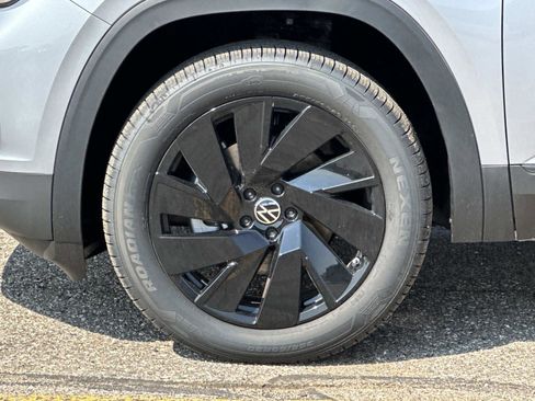 New 2026 Volkswagen Atlas SE image 9