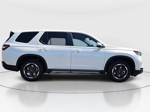 Used 2025 Honda Pilot EX-L image 4