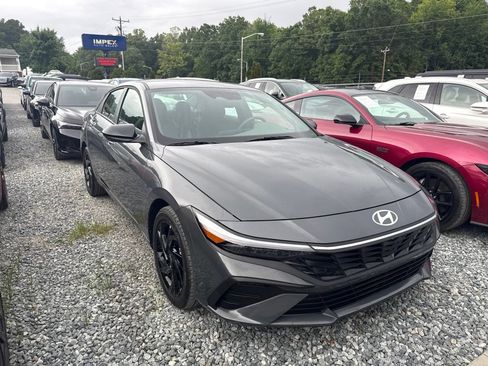 Used 2026 Hyundai Elantra Sport FWD image 2