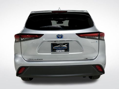 Used 2023 Toyota Highlander XLE image 9