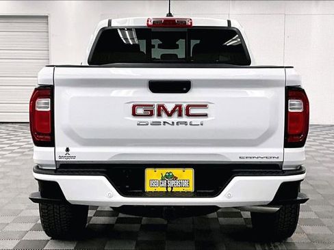Used 2025 GMC Canyon Denali image 4