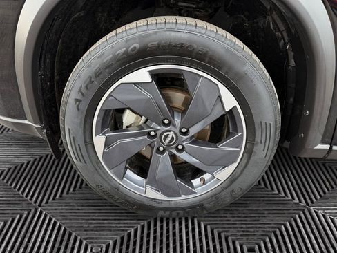 Used 2024 Nissan Rogue SV image 14