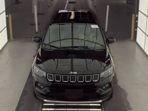 Used 2025 Jeep Compass Limited AWD/4WD image 8