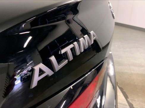 Used 2025 Nissan Altima 2.5 SV FWD image 10