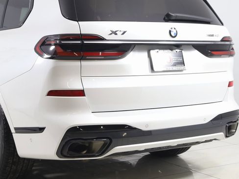 Used 2023 BMW X7 xDrive40i w/ M Sport Package image 28
