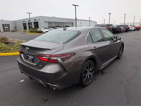 Used 2023 Toyota Camry SE image 7