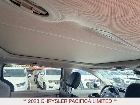 Certified 2023 Chrysler Pacifica Limited FWD image 13