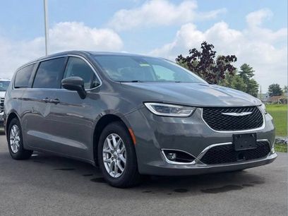 Used 2023 Chrysler Pacifica Touring-L