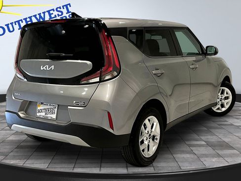Used 2023 Kia Soul LX w/ Option Group 015 FWD image 7
