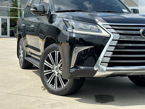 Used 2021 Lexus LX 570 4WD w/ Luxury Package image 9