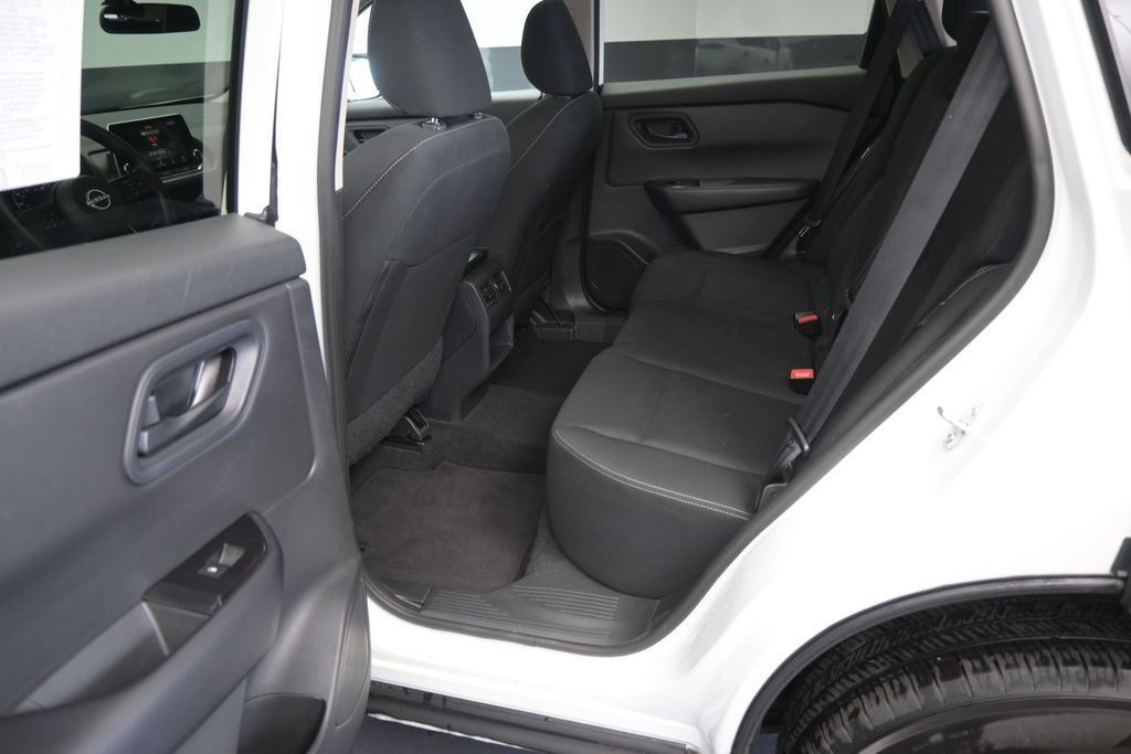 Used 2024 Nissan Rogue S FWD image 16