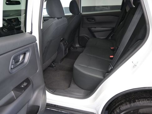 Used 2024 Nissan Rogue S FWD image 16