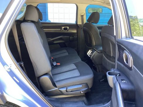 Used 2022 Kia Sorento LX FWD image 35