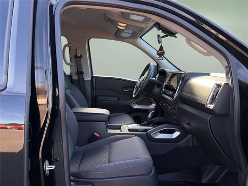Used 2025 Nissan Frontier SV w/ SV Convenience Package image 13