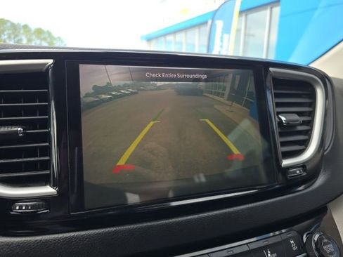 Used 2022 Chrysler Pacifica Touring-L image 19