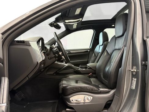 Used 2018 Porsche Cayenne AWD/4WD image 11