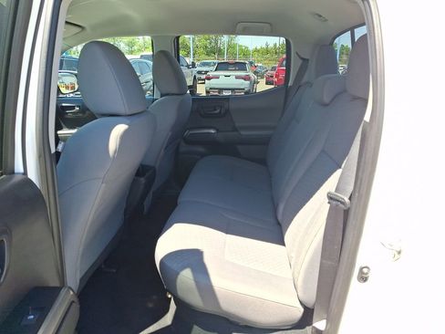Used 2020 Toyota Tacoma SR5 AWD/4WD image 10