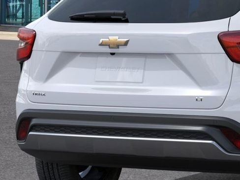 New 2026 Chevrolet Trax LT w/ Sunroof Package image 40
