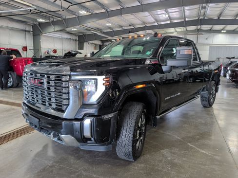 Used 2024 GMC Sierra 2500 Denali w/ Technology Package AWD/4WD image 6