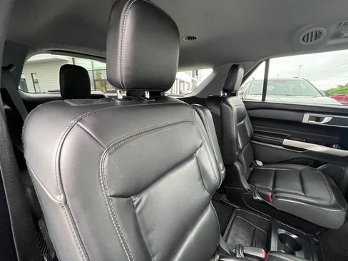 Used 2021 Ford Explorer XLT w/ Equipment Group 202A AWD/4WD image 28