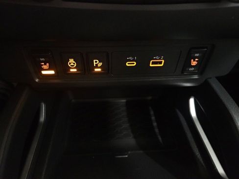 Used 2022 Nissan Frontier SV image 25