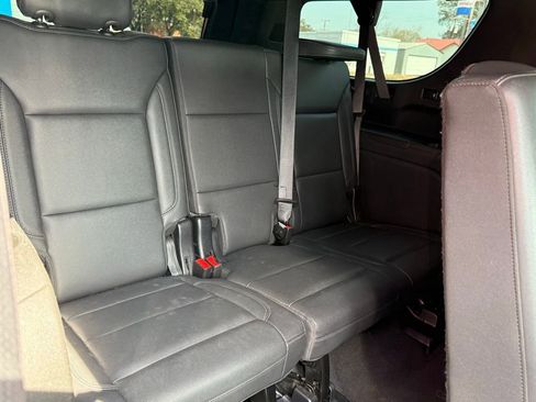 Used 2022 Chevrolet Suburban LT RWD image 35