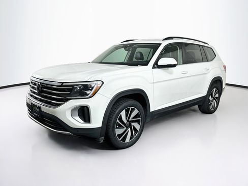 Used 2025 Volkswagen Atlas SE AWD/4WD image 3
