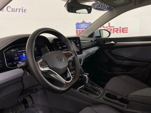 Used 2025 Volkswagen Jetta SE image 13