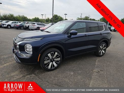 New 2025 Mitsubishi Outlander SE image 5