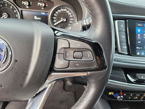Used 2024 Buick Enclave Essence image 18